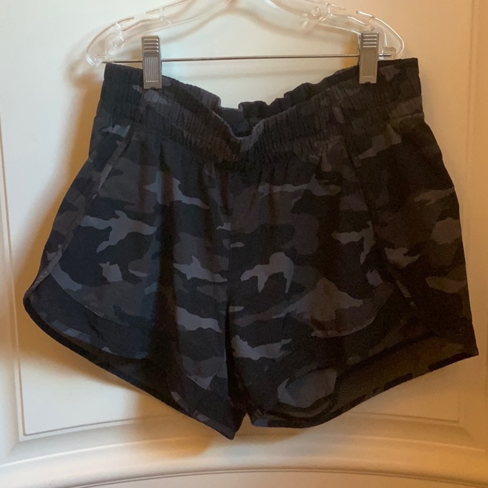 ATHLETA Camo Black Women's Shorts WORN ONCE